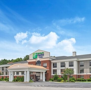 HOLIDAY INN EXPRESS & SUITES