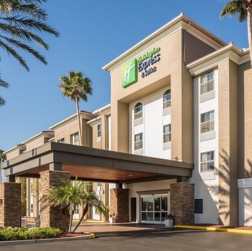 HOLIDAY INN EXPRESS & SUITES AIRPORT