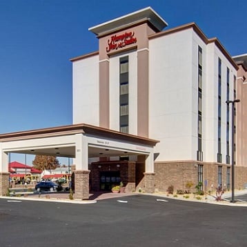 HAMPTON INN AND SUITES DOWNTOWN