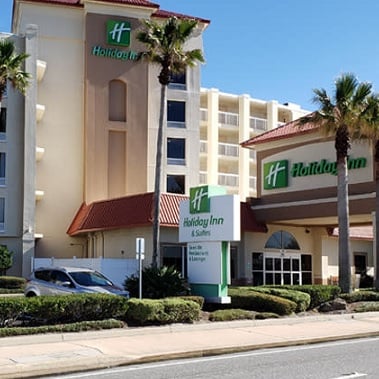 HOLIDAY INN & SUITES