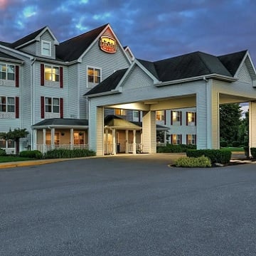 LANCASTER INN & SUITES